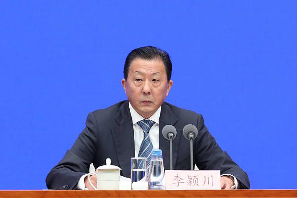 官方：斯卢茨基出任申花主帅，曾执教中央陆军、俄罗斯国家队上海申花官方消息，52岁俄罗斯教练斯卢茨基出任球队新主帅。